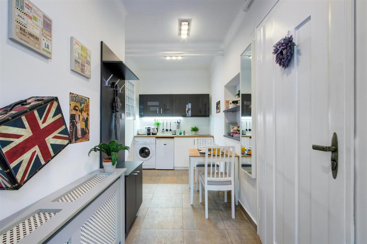 Premium Studio Szervita Square — Photos 3