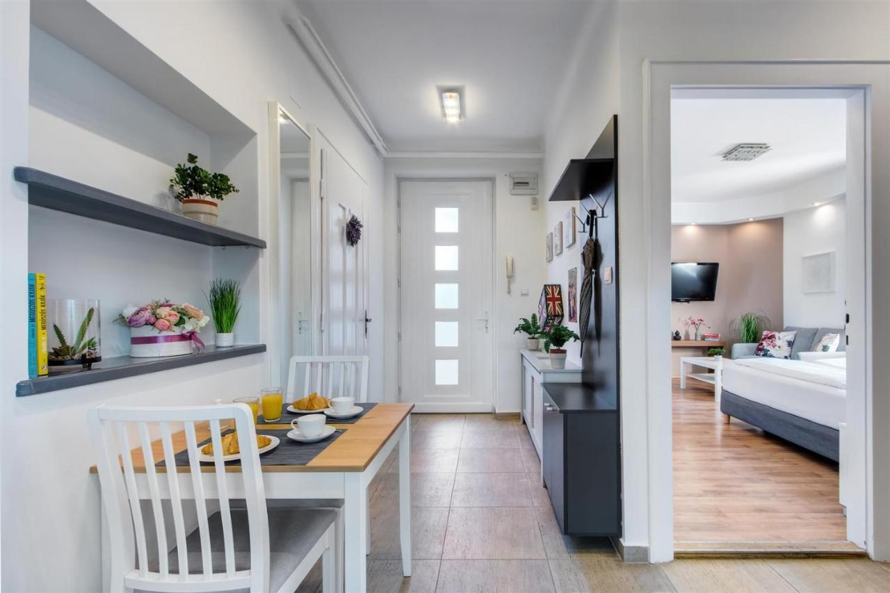 Premium Studio Szervita Square — Photos 2